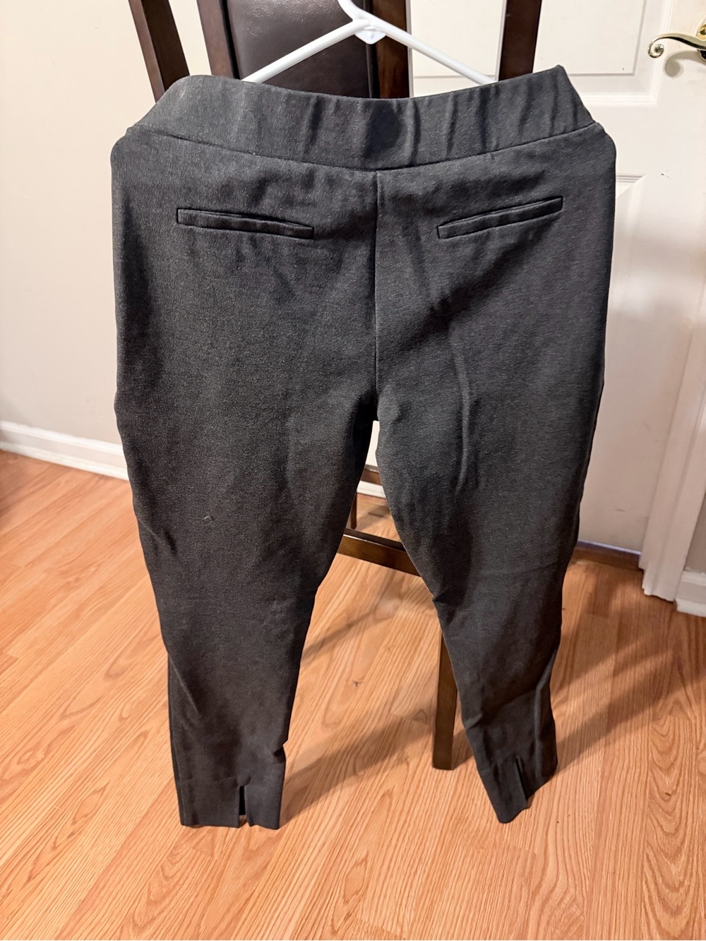 Versona Black Cropped Ankle Pants for Women